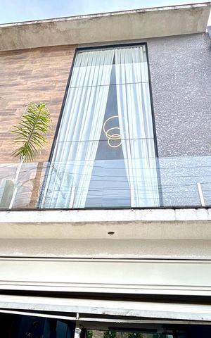 Casa para alugar com 330m², 3 quartos e 6 vagasFachada 