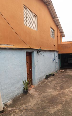 Casa à venda com 150m², 2 quartos e 5 vagas Casa à venda com 150m², 2 quartos e 5 vagasQuintal