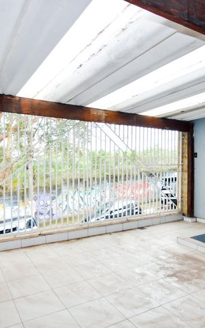 Casa à venda com 238m², 3 quartos e 2 vagasVaranda