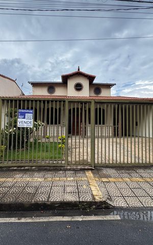 Casa à venda com 360m², 3 quartos e 3 vagas Casa à venda com 360m², 3 quartos e 3 vagasPlaca instalada no dia 23-10-2026, com o codigo UESU-266