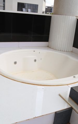 Apartamento à venda com 134m², 2 quartos e 2 vagasBanheira