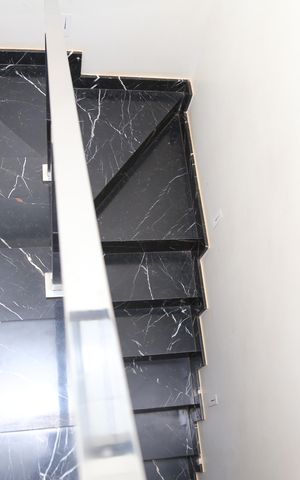 Apartamento à venda com 134m², 2 quartos e 2 vagasEscada