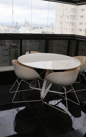 Apartamento à venda com 134m², 2 quartos e 2 vagasVaranda do quarto