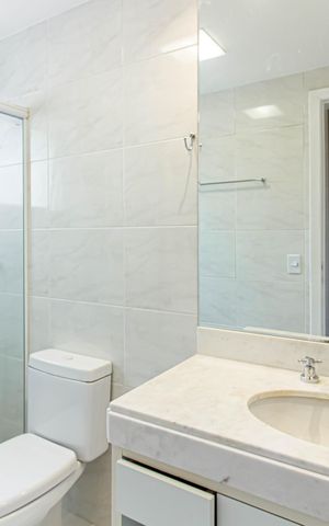 Apartamento para alugar com 192m², 4 quartos e 4 vagas Apartamento para alugar com 192m², 4 quartos e 4 vagasBanheiro da Suíte 2