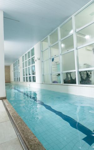Apartamento à venda com 113m², 3 quartos e 3 vagas Apartamento à venda com 113m², 3 quartos e 3 vagasÁrea comum - Piscina Coberta