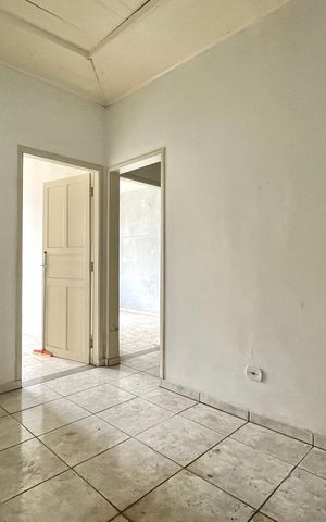 Casa à venda com 70m², 2 quartos e 3 vagas Casa à venda com 70m², 2 quartos e 3 vagasSala