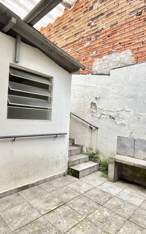 Casa à venda com 70m², 2 quartos e 3 vagas Casa à venda com 70m², 2 quartos e 3 vagasÁrea externa