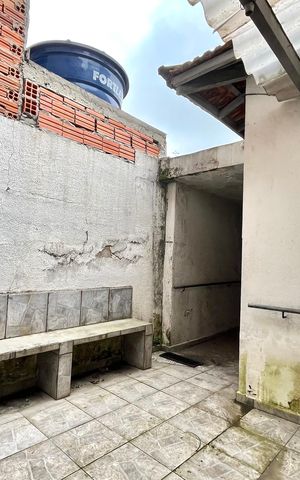 Casa à venda com 70m², 2 quartos e 3 vagas Casa à venda com 70m², 2 quartos e 3 vagasÁrea externa