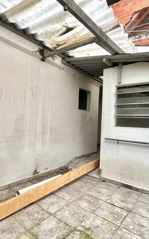 Casa à venda com 70m², 2 quartos e 3 vagas Casa à venda com 70m², 2 quartos e 3 vagasÁrea externa