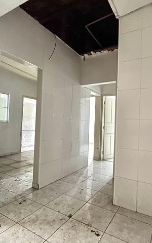 Casa à venda com 70m², 2 quartos e 3 vagas Casa à venda com 70m², 2 quartos e 3 vagasCozinha