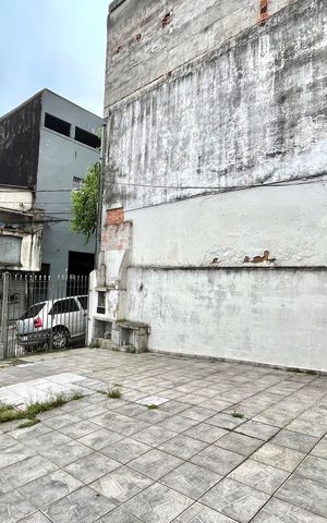 Casa à venda com 70m², 2 quartos e 3 vagas Casa à venda com 70m², 2 quartos e 3 vagasGaragem