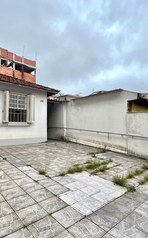 Casa à venda com 70m², 2 quartos e 3 vagas Casa à venda com 70m², 2 quartos e 3 vagasGaragem