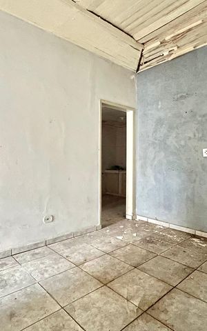 Casa à venda com 70m², 2 quartos e 3 vagas Casa à venda com 70m², 2 quartos e 3 vagasSala