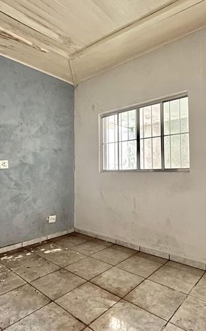 Casa à venda com 70m², 2 quartos e 3 vagas Casa à venda com 70m², 2 quartos e 3 vagasSala