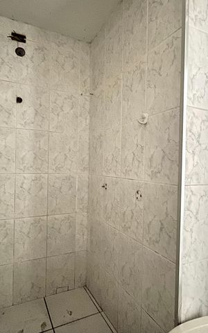 Casa à venda com 70m², 2 quartos e 3 vagas Casa à venda com 70m², 2 quartos e 3 vagasBanheiro