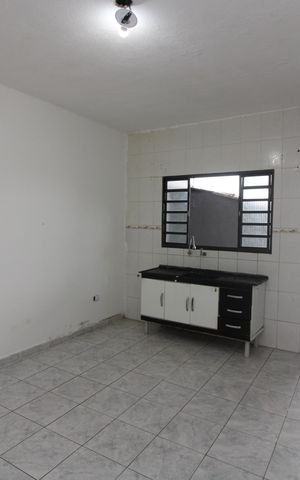 Casa para alugar com 30m², 1 quarto e 1 vagaSala / Cozinha