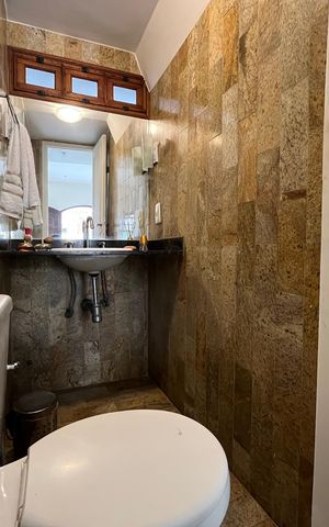 Casa de condomínio à venda com 300m², 5 quartos e 2 vagas Casa de condomínio à venda com 300m², 5 quartos e 2 vagasLavabo