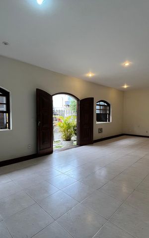 Casa de condomínio à venda com 300m², 5 quartos e 2 vagas Casa de condomínio à venda com 300m², 5 quartos e 2 vagasSala