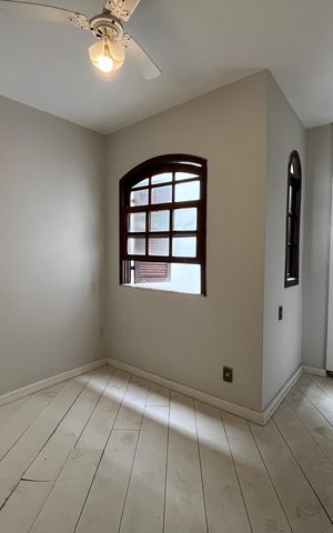 Casa de condomínio à venda com 300m², 5 quartos e 2 vagas Casa de condomínio à venda com 300m², 5 quartos e 2 vagasQuarto Suíte 2