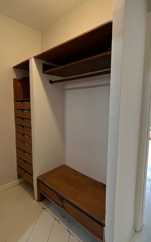 Casa de condomínio à venda com 300m², 5 quartos e 2 vagas Casa de condomínio à venda com 300m², 5 quartos e 2 vagasCloset da suíte