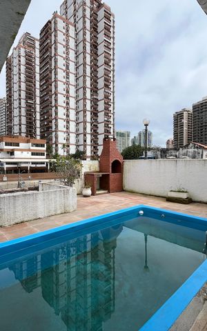 Casa de condomínio à venda com 300m², 5 quartos e 2 vagas Casa de condomínio à venda com 300m², 5 quartos e 2 vagasPiscina