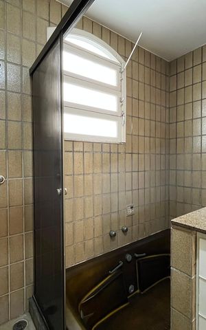 Casa de condomínio à venda com 300m², 5 quartos e 2 vagas Casa de condomínio à venda com 300m², 5 quartos e 2 vagasBanheiro da Suíte