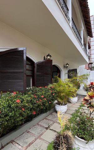 Casa de condomínio à venda com 300m², 5 quartos e 2 vagas Casa de condomínio à venda com 300m², 5 quartos e 2 vagasQuintal