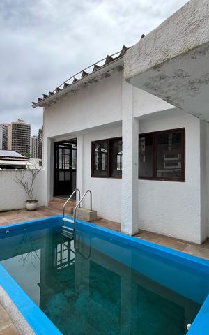 Casa de condomínio à venda com 300m², 5 quartos e 2 vagas Casa de condomínio à venda com 300m², 5 quartos e 2 vagasPiscina