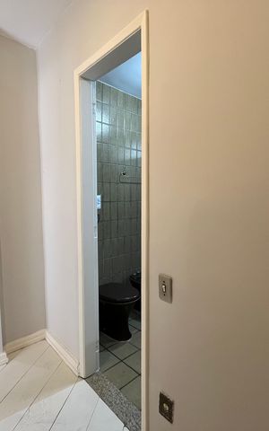 Casa de condomínio à venda com 300m², 5 quartos e 2 vagas Casa de condomínio à venda com 300m², 5 quartos e 2 vagasCloset da suíte