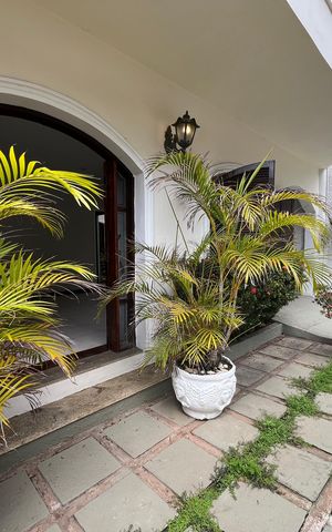 Casa de condomínio à venda com 300m², 5 quartos e 2 vagas Casa de condomínio à venda com 300m², 5 quartos e 2 vagasQuintal