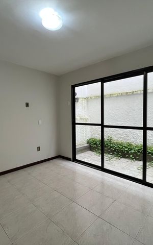Casa de condomínio à venda com 300m², 5 quartos e 2 vagas Casa de condomínio à venda com 300m², 5 quartos e 2 vagasQuarto 1