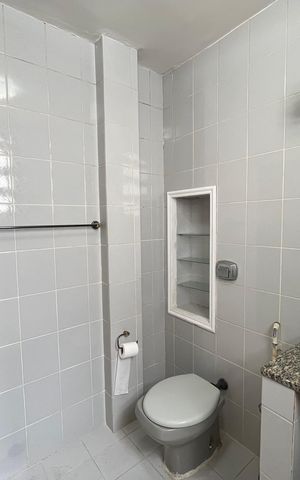 Casa de condomínio à venda com 300m², 5 quartos e 2 vagas Casa de condomínio à venda com 300m², 5 quartos e 2 vagasBanheiro da Suíte 2