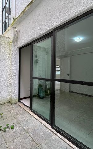 Casa de condomínio à venda com 300m², 5 quartos e 2 vagas Casa de condomínio à venda com 300m², 5 quartos e 2 vagasVaranda quarto