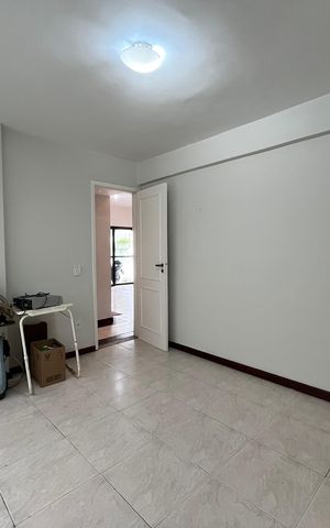 Casa de condomínio à venda com 300m², 5 quartos e 2 vagas Casa de condomínio à venda com 300m², 5 quartos e 2 vagasQuarto 1