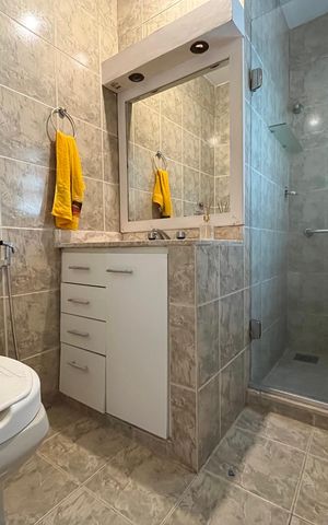 Casa de condomínio à venda com 300m², 5 quartos e 2 vagas Casa de condomínio à venda com 300m², 5 quartos e 2 vagasBanheiro Social