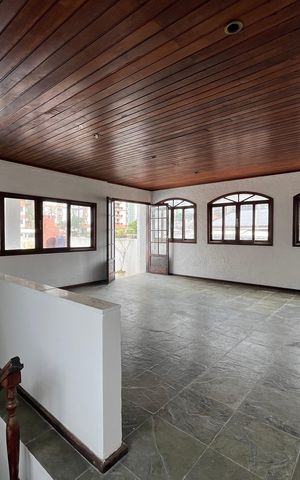 Casa de condomínio à venda com 300m², 5 quartos e 2 vagas Casa de condomínio à venda com 300m², 5 quartos e 2 vagasSalão do terraço