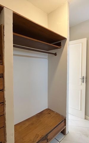 Casa de condomínio à venda com 300m², 5 quartos e 2 vagas Casa de condomínio à venda com 300m², 5 quartos e 2 vagasCloset da suíte