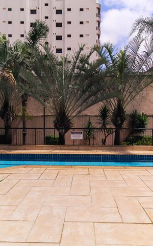 Apartamento à venda com 115m², 4 quartos e 2 vagas Apartamento à venda com 115m², 4 quartos e 2 vagasÁrea comum - Piscina