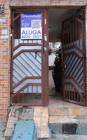 Casa para alugar com 28m², 1 quarto e sem vagaFachada - Placa GRANDE instalada no portão do imóvel, dia 02.10.2026 - Código da placa: HVTG-223