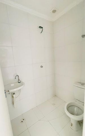 Casa de condomínio para alugar com 55m², 2 quartos e 1 vaga Casa de condomínio para alugar com 55m², 2 quartos e 1 vagaBanheiro