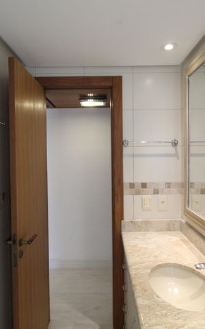 Apartamento à venda com 220m², 3 quartos e 2 vagasBanheiro