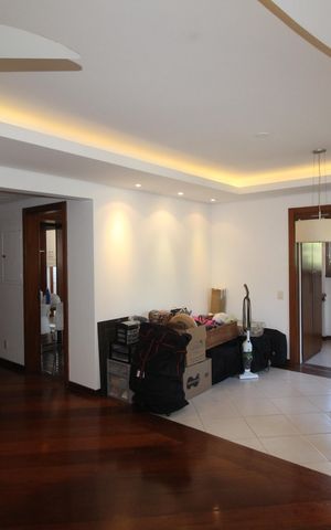 Apartamento à venda com 220m², 3 quartos e 2 vagasSala