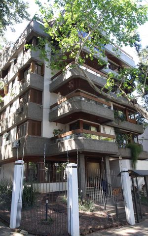 Apartamento à venda com 220m², 3 quartos e 2 vagasFachada