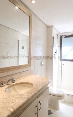 Apartamento à venda com 220m², 3 quartos e 2 vagasBanheiro