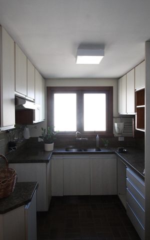 Apartamento à venda com 220m², 3 quartos e 2 vagasCozinha