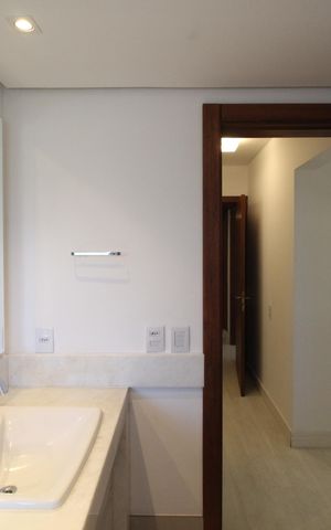 Apartamento à venda com 220m², 3 quartos e 2 vagasBanheiro da Suíte 1