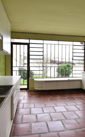 Casa para alugar com 280m², 6 quartos e 4 vagasÁrea de Serviço