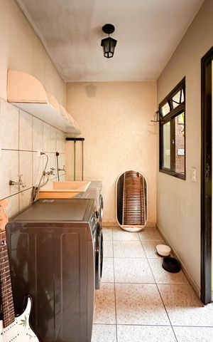 Casa à venda com 230m², 3 quartos e 2 vagas Casa à venda com 230m², 3 quartos e 2 vagasÁrea de Serviço