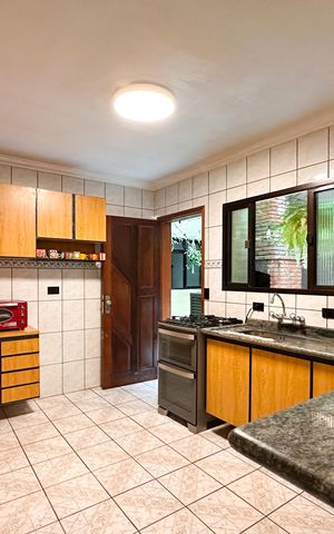 Casa à venda com 230m², 3 quartos e 2 vagas Casa à venda com 230m², 3 quartos e 2 vagasCozinha
