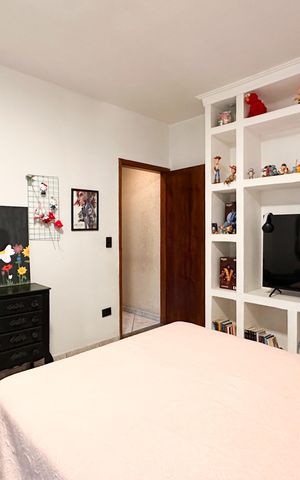 Casa à venda com 230m², 3 quartos e 2 vagas Casa à venda com 230m², 3 quartos e 2 vagasQuarto 1